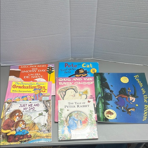 Children's Book Collection of 7 books - Picture 1 of 8